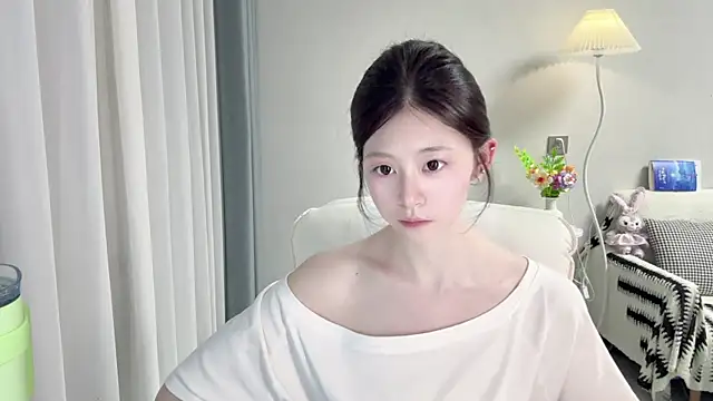 Snapshot of DYyyyyy-- chatting on 05/09/26, 12:32 DYyyyyy-- online show from 05/09/26, 12:32