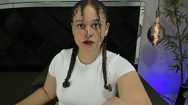 Snapshot of IrinaVoshh_ chatting on 03/12/26, 07:09 IrinaVoshh online show from 03/12/26, 07:09