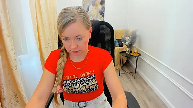 CharlotteKerti online show from 06/03/26, 12:52