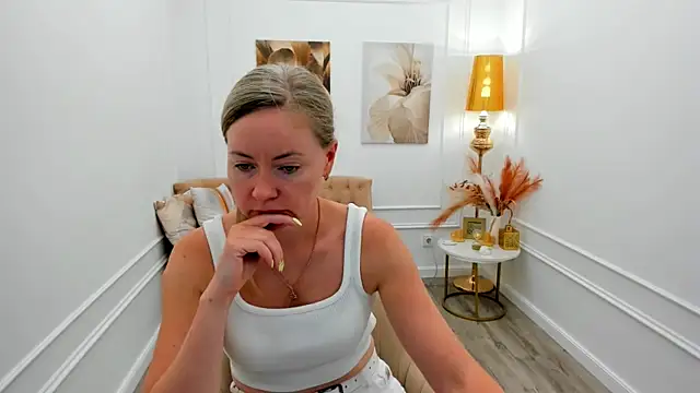 CharlotteKerti online show from 06/14/26, 07:38