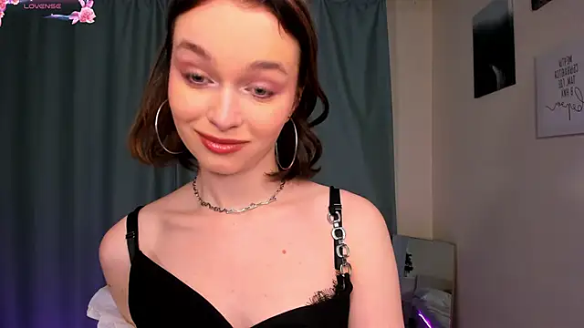 LillianPerry online show from 02/15/26, 08:16