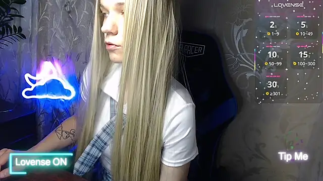 Shiny Victoria online show from 06/20/26, 07:22