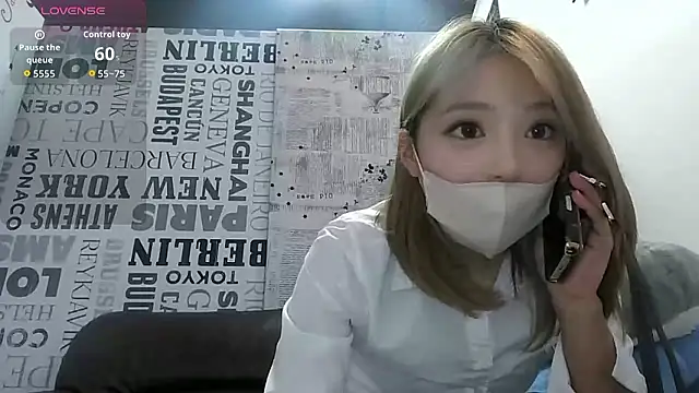 erinaka123 online show from 02/23/26, 12:02