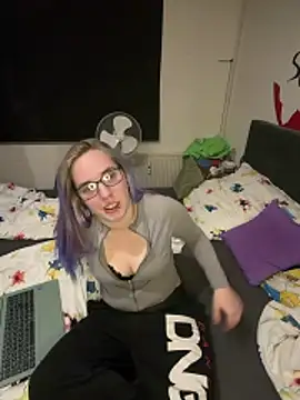 Snapshot of Red_desteny chatting on 03/01/26, 08:00 Red desteny online show from 03/01/26, 08:00