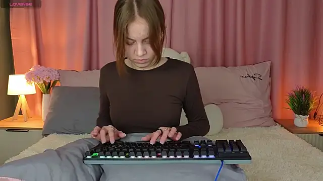 Snapshot of AliceYummy chatting on 02/18/26, 07:54 AliceYummy online show from 02/18/26, 07:54