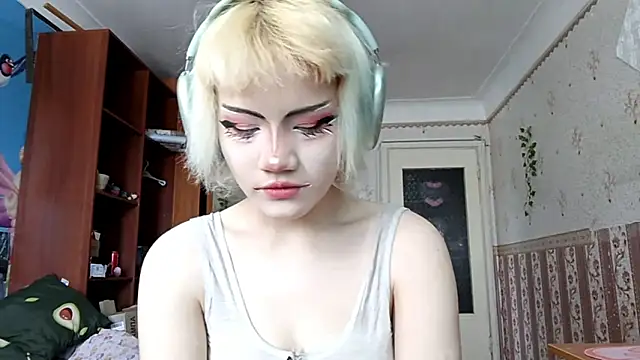 Snapshot of KathernSaulters chatting on 03/18/26, 07:00 KathernSaulters online show from 03/18/26, 07:00