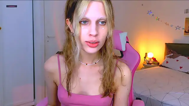 Maxine gold online show from 06/20/26, 08:17