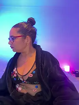 Snapshot of MelOnlyOf chatting on 03/10/26, 10:37 MelOnlyOf online show from 03/10/26, 10:37