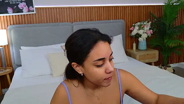 Snapshot of Luna_Cortier chatting on 06/16/26, 05:32 Luna Cortier online show from 06/16/26, 05:32