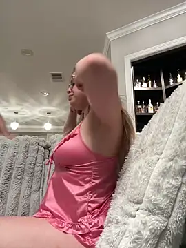 Snapshot of xxlivecouple chatting on 02/16/26, 05:14 xxlivecouple online show from 02/16/26, 05:14