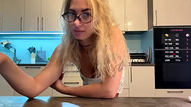 SoftnessMila online show from 04/25/26, 04:48