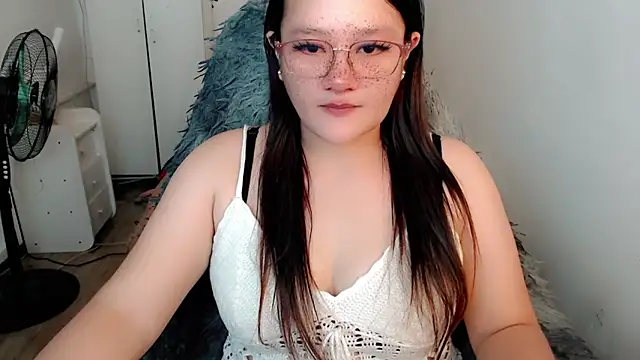 Snapshot of UrLovelyWetPussy chatting on 03/09/26, 09:24 UrLovelyWetPussy online show from 03/09/26, 09:24