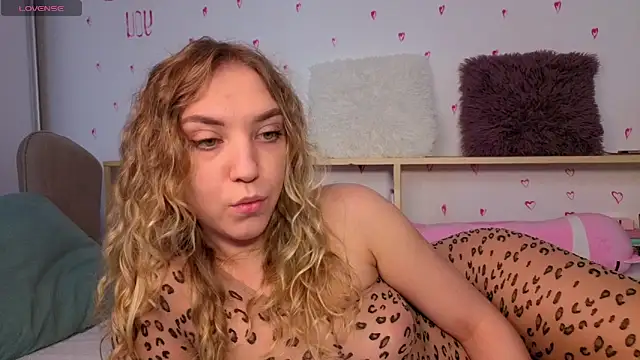 Snapshot of alice_charm_ chatting on 04/04/26, 06:55 alice charm online show from 04/04/26, 06:55
