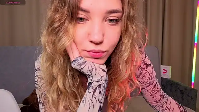 Snapshot of alice_charm_ chatting on 04/20/26, 02:58 alice charm online show from 04/20/26, 02:58