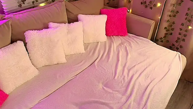 Snapshot of alexandro_princess chatting on 03/18/26, 05:27 alexandro princess online show from 03/18/26, 05:27