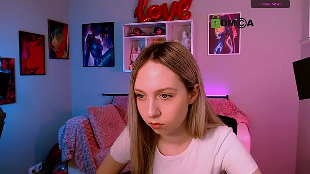 Snapshot of tiffani_murr chatting on 03/17/26, 10:40 tiffani murr online show from 03/17/26, 10:40