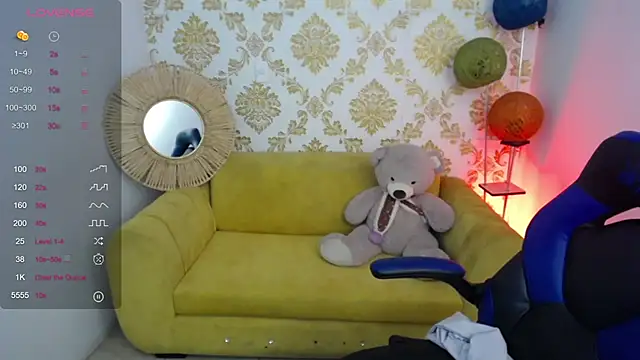 Snapshot of ALISS_M_ chatting on 04/16/26, 08:09 ALISS M online show from 04/16/26, 08:09
