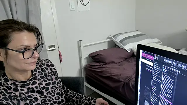 Snapshot of JUCY_APPLE chatting on 02/26/26, 06:51 JUCY APPLE online show from 02/26/26, 06:51