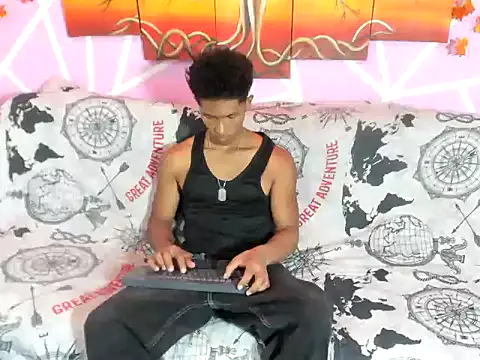 Snapshot of Yoel_hot2004 chatting on 02/05/26, 05:28 Yoel hot2004 online show from 02/05/26, 05:28