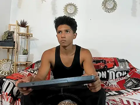 Snapshot of Yoel_hot2004 chatting on 02/13/26, 07:32 Yoel hot2004 online show from 02/13/26, 07:32