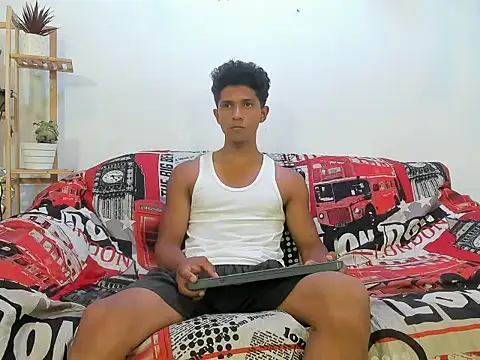 Snapshot of Yoel_hot2004 chatting on 02/14/26, 07:43 Yoel hot2004 online show from 02/14/26, 07:43