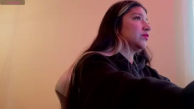 Dahiana Dmour  online show from 06/23/26, 12:47