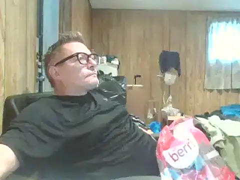 Snapshot of melvinsnow chatting on 03/01/25, 06:43 melvinsnow online show from 03/01/25, 06:43