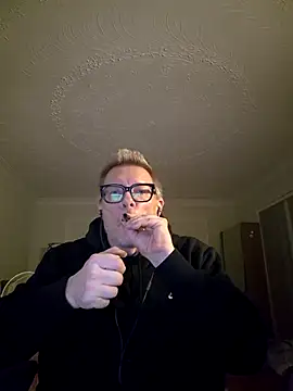 Snapshot of melvinsnow chatting on 02/27/26, 08:03 melvinsnow online show from 02/27/26, 08:03