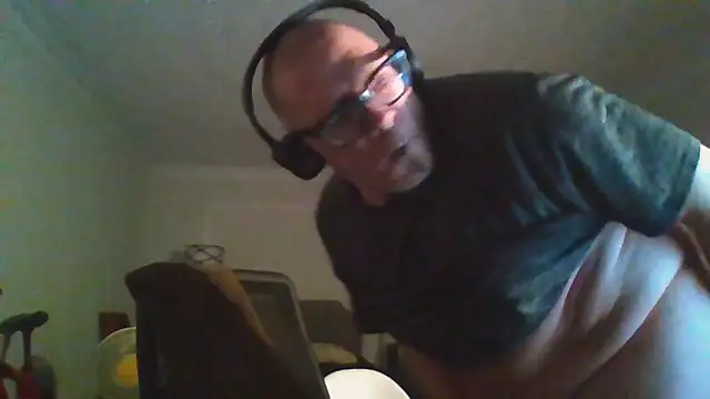 Snapshot of melvinsnow chatting on 05/01/26, 12:04 melvinsnow online show from 05/01/26, 12:04