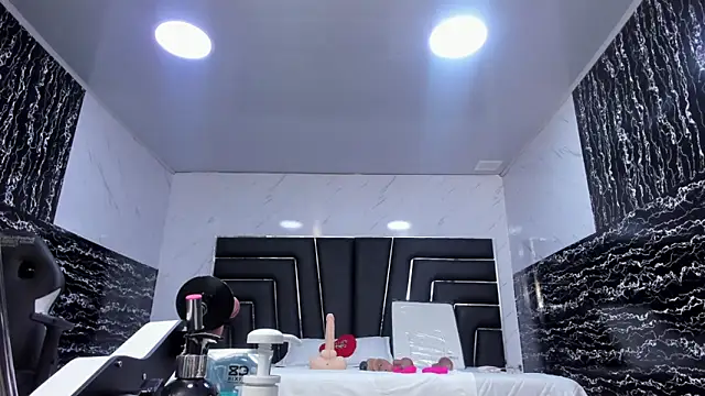 Ladyy Scarlett online show from 06/11/26, 02:33