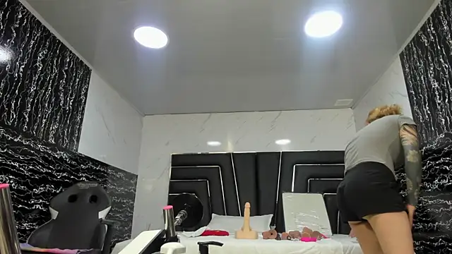 Ladyy Scarlett online show from 06/12/26, 03:05