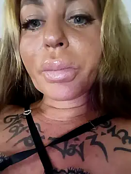 MiaMooly online show from 09/12/25, 05:13