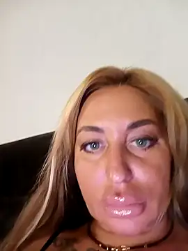 MiaMooly online show from 09/17/25, 05:47