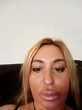 MiaMooly online show from 10/22/25, 03:01