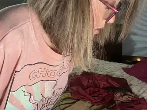 Snapshot of BrookiesLife chatting on 02/15/26, 02:19 BrookiesLife online show from 02/15/26, 02:19