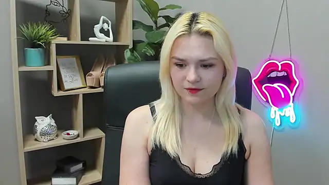 SweetLilyxo online show from 04/17/26, 01:36