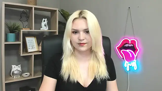 SweetLilyxo online show from 05/25/26, 01:17