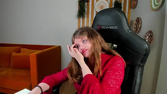 ChloeHalses online show from 06/06/26, 04:06