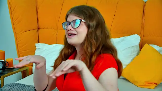 ChloeHalses online show from 06/06/26, 04:12