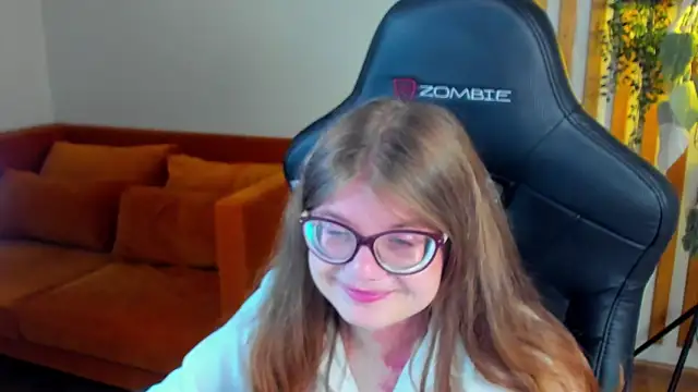 ChloeHalses online show from 06/12/26, 05:12