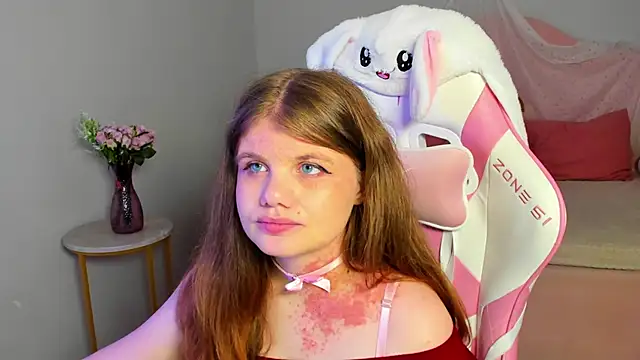 ChloeHalses online show from 06/16/26, 05:04