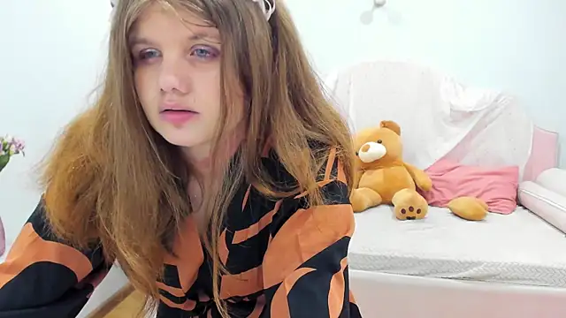 ChloeHalses online show from 06/23/26, 05:11