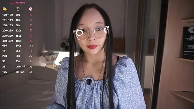 Snapshot of HannaHayles chatting on 03/09/26, 05:28 HannaHayles online show from 03/09/26, 05:28