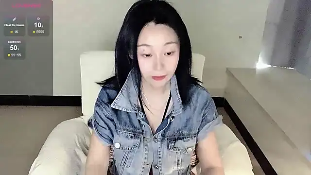 Snapshot of Sunny------ chatting on 05/17/26, 04:32 Sunny------ online show from 05/17/26, 04:32