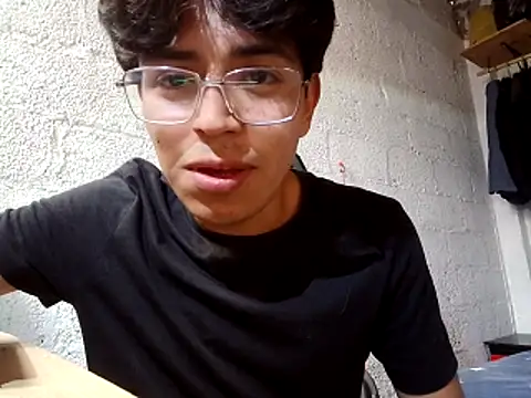 Snapshot of FAVOJS chatting on 04/10/26, 11:42 FAVOJS online show from 04/10/26, 11:42