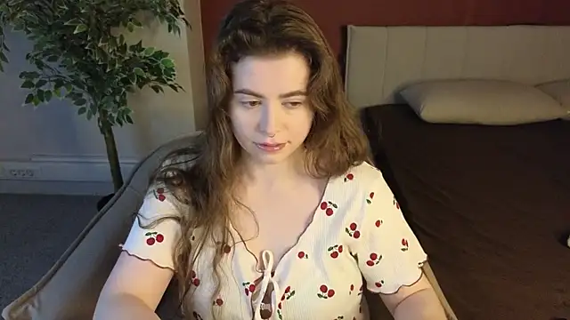 LovingWhisperr online show from 05/06/26, 01:14