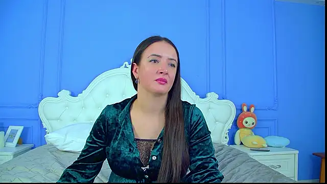 ElinaBellucci online show from 02/04/26, 07:25