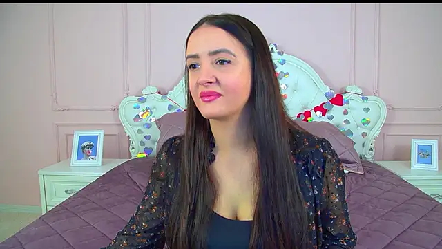 ElinaBellucci online show from 02/16/26, 04:30