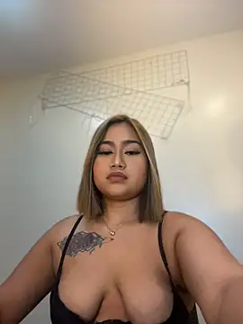 Snapshot of vien_pussy69 chatting on 06/27/26, 02:34 vien pussy69 online show from 06/27/26, 02:34