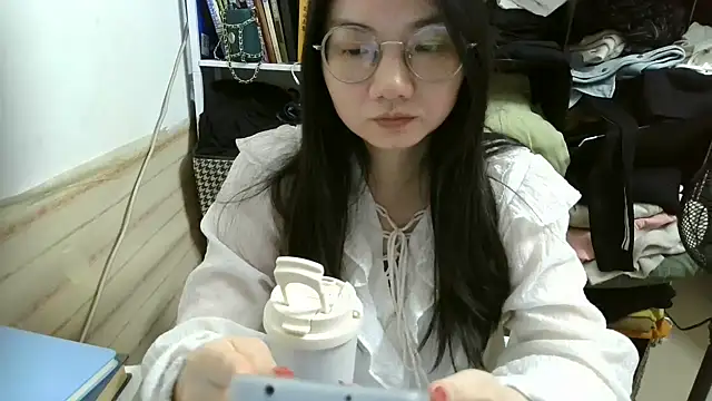 Snapshot of xiaoxiaowan11 chatting on 04/01/26, 12:06 xiaoxiaowan11 online show from 04/01/26, 12:06